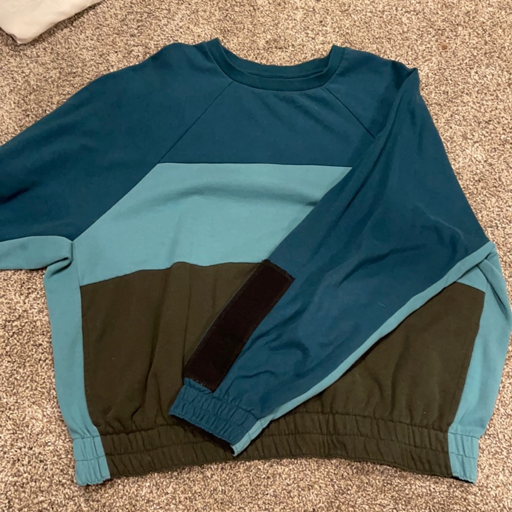 Women’s crewneck sweatshirt